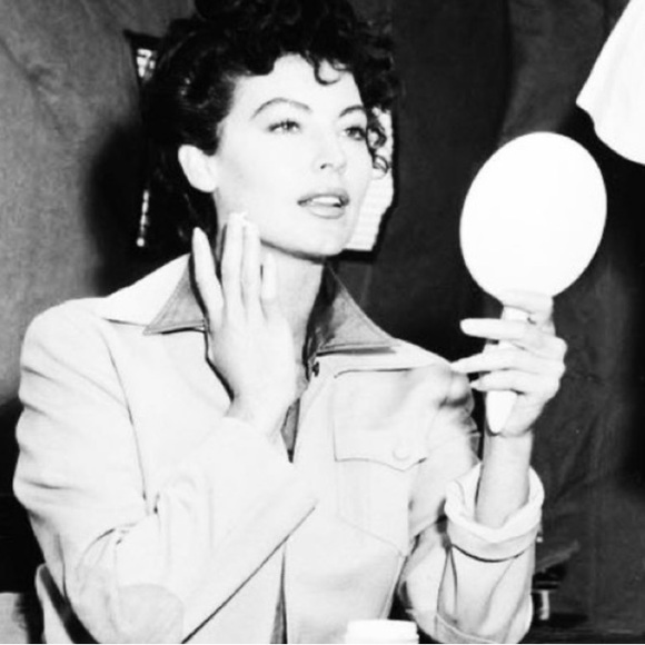 Body & Soul No1 Face/Powder Brush & Powder. - Picture 7 of 16